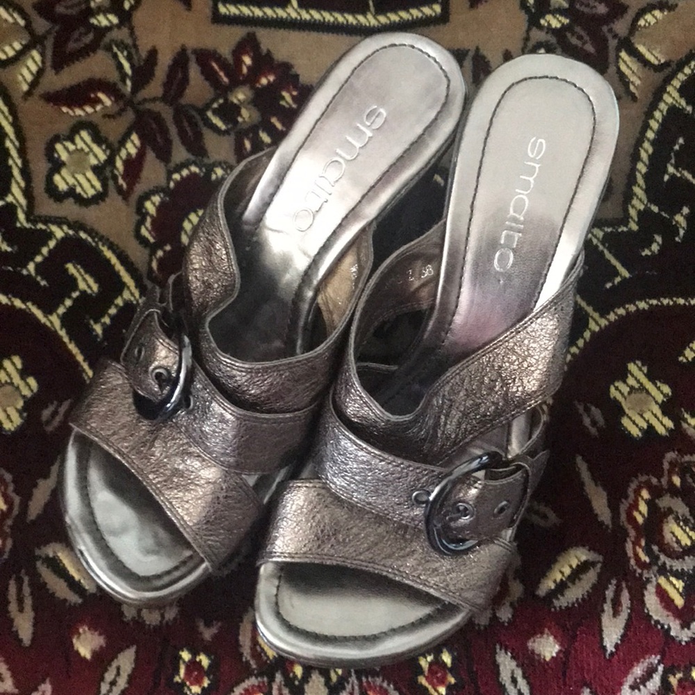 Shoes - Picture 4 of 8